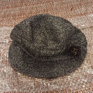 Einskey Newsboy Cap Women's Gray And Black With Flower Detail New With Tags